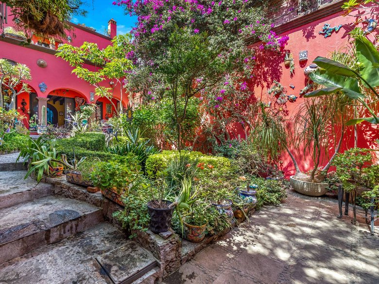 Casa De León — 7 photos