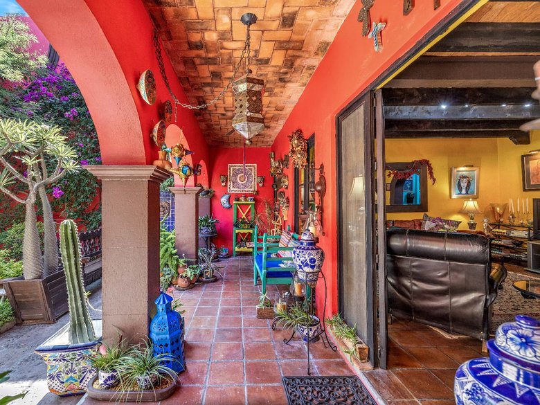 Casa De León — 6 photos