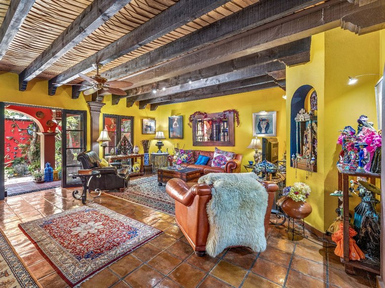 Casa De León — 2 photos