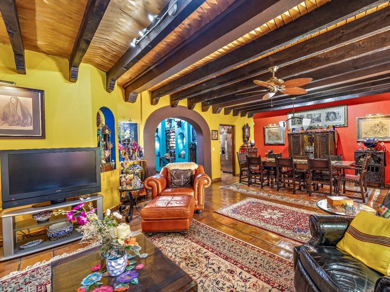 Casa De León — 3 photos