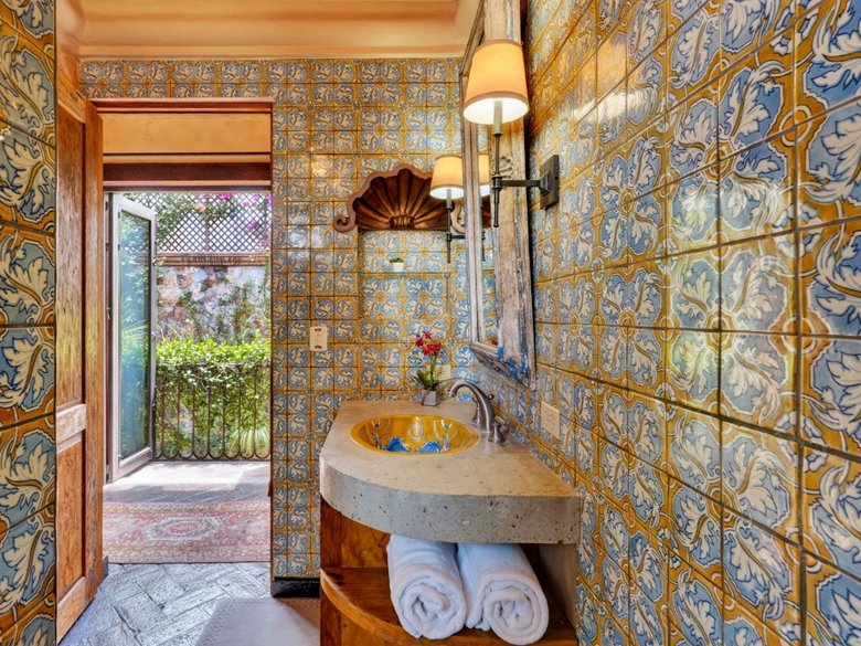 Villa Escondida — 22 photos