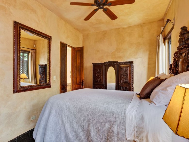 Villa Escondida — 25 photos