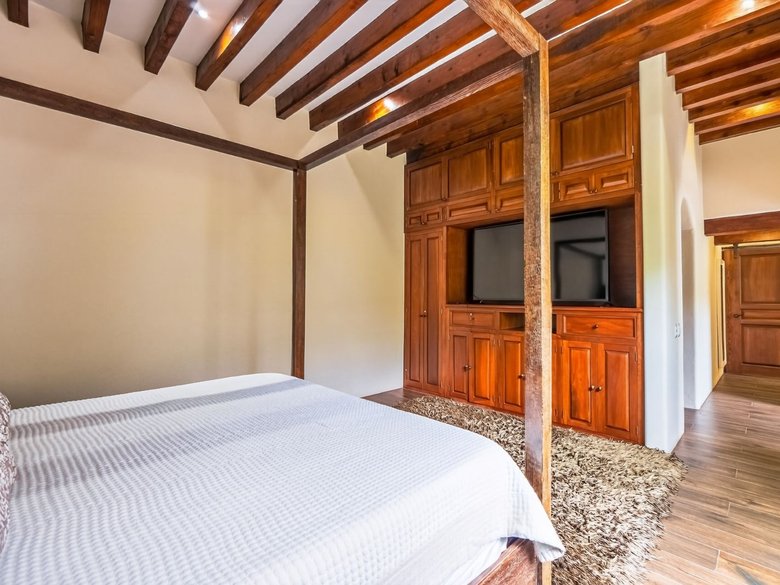 Casa Confluencia — 28 photos