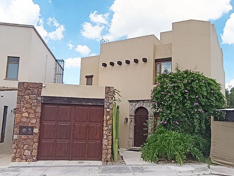 Casa Confluencia — 10 photos
