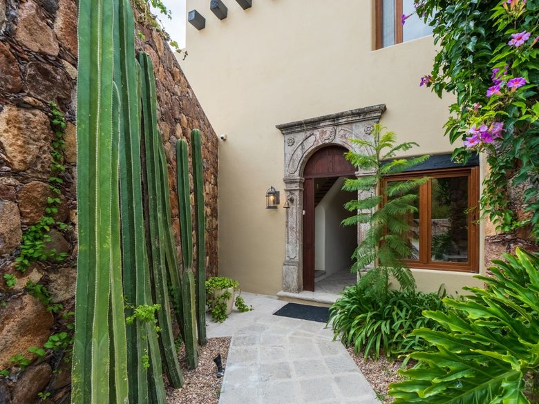 Casa Confluencia — 2 photos