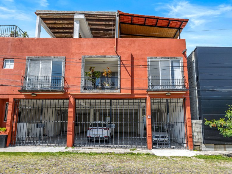 Casa Jacarandas — 4 photos