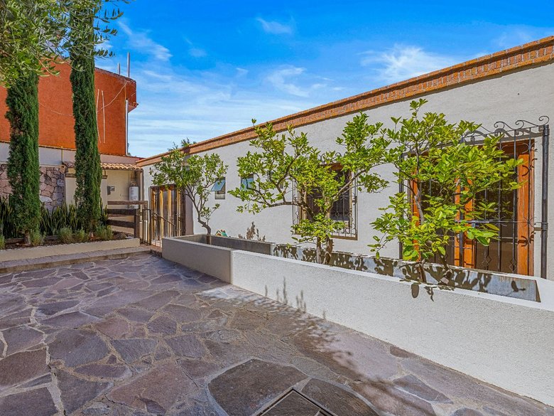CASA CARLOTA — 16 photos