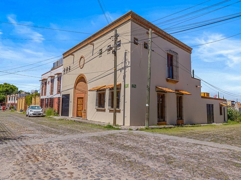 CASA CARLOTA — 22 photos