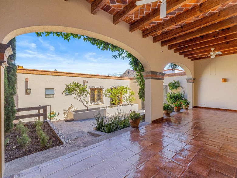 CASA CARLOTA — 13 photos