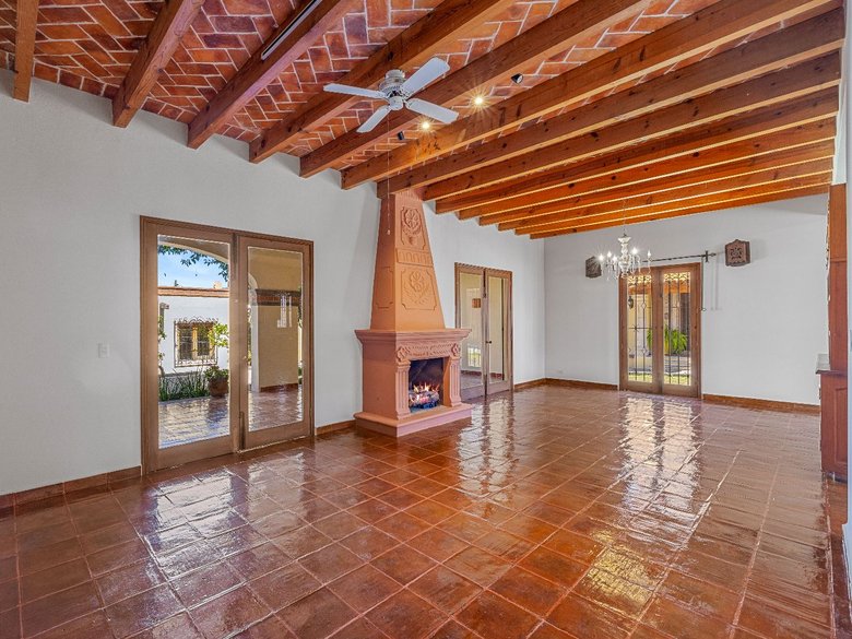 CASA CARLOTA — 2 photos
