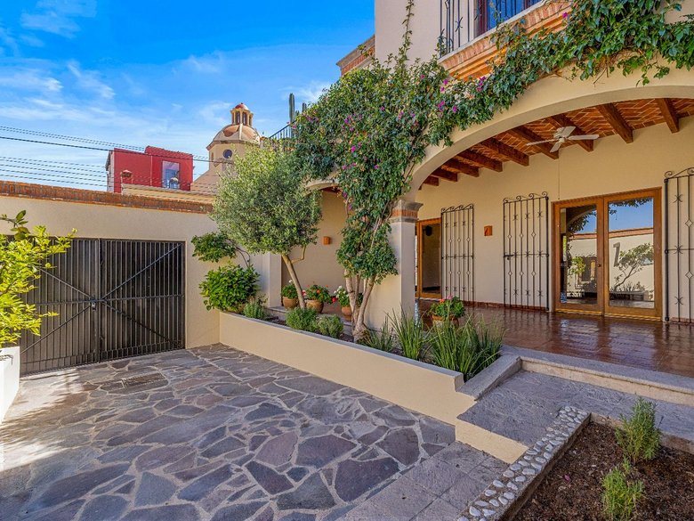 CASA CARLOTA — 15 photos