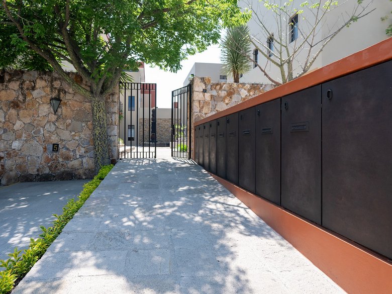 Modern Ground-Level Condo Near Centro — 24 photos