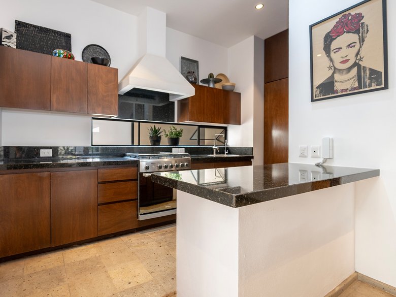 Modern Ground-Level Condo Near Centro — 13 photos