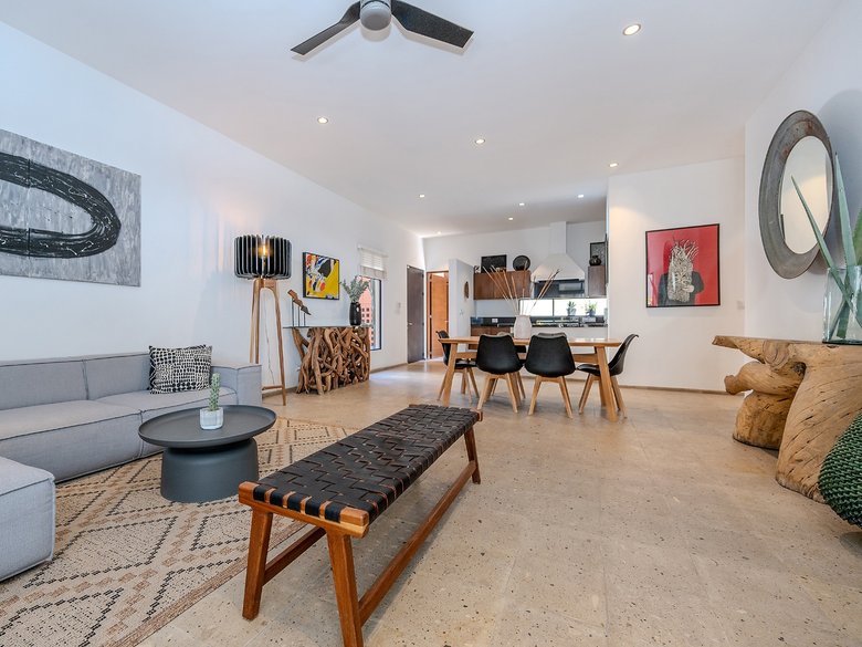 Modern Ground-Level Condo Near Centro — 15 photos