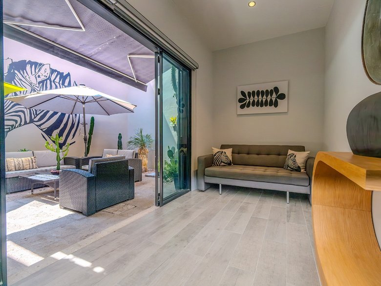 Modern Ground-Level Condo Near Centro — 10 photos