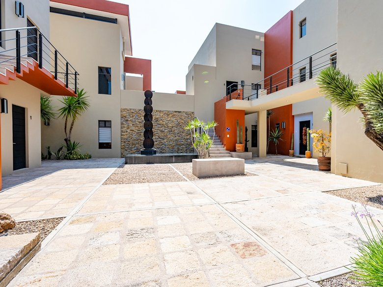 Modern Ground-Level Condo Near Centro — 25 photos
