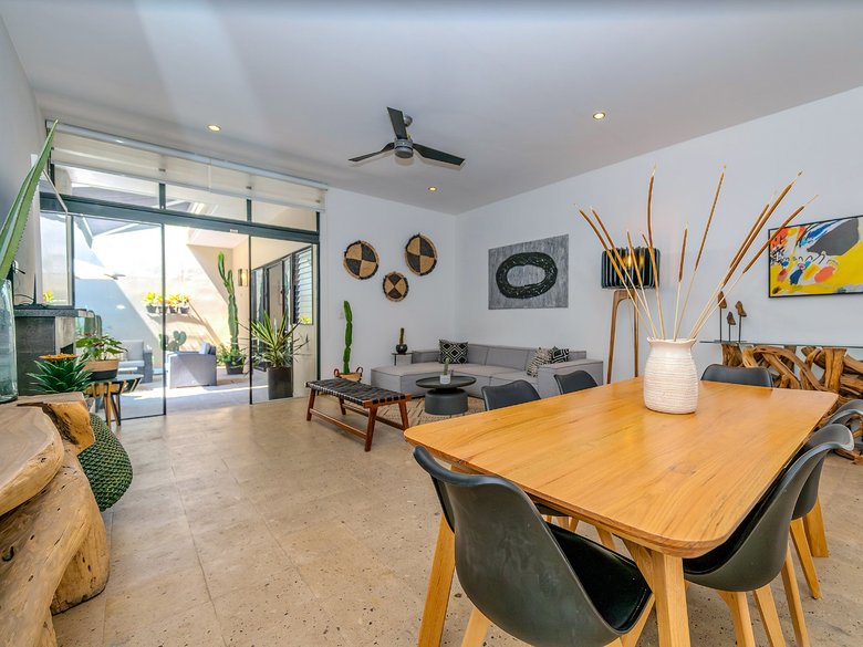 Modern Ground-Level Condo Near Centro — 12 photos