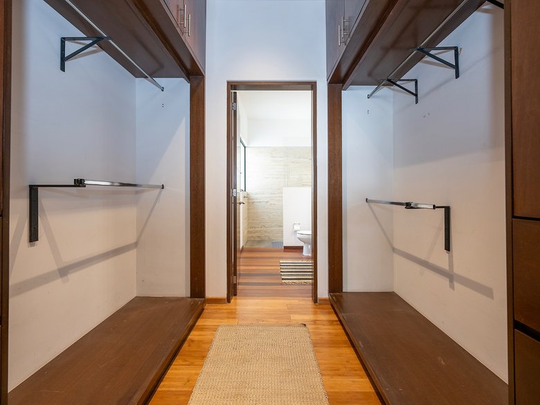 Modern Ground-Level Condo Near Centro — 7 photos