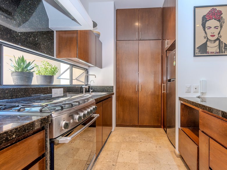 Modern Ground-Level Condo Near Centro — 17 photos