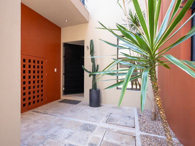 Modern Ground-Level Condo Near Centro — 23 photos