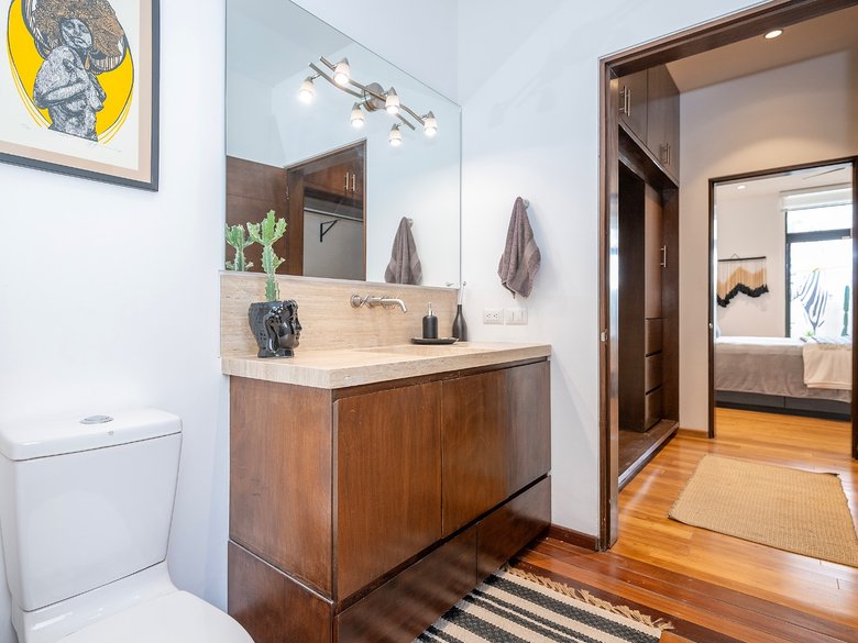 Modern Ground-Level Condo Near Centro — 6 photos