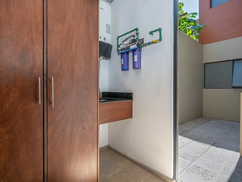 Modern Ground-Level Condo Near Centro — 20 photos