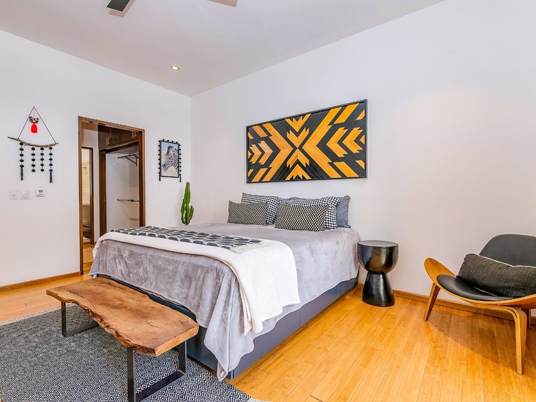 Modern Ground-Level Condo Near Centro — 9 photos