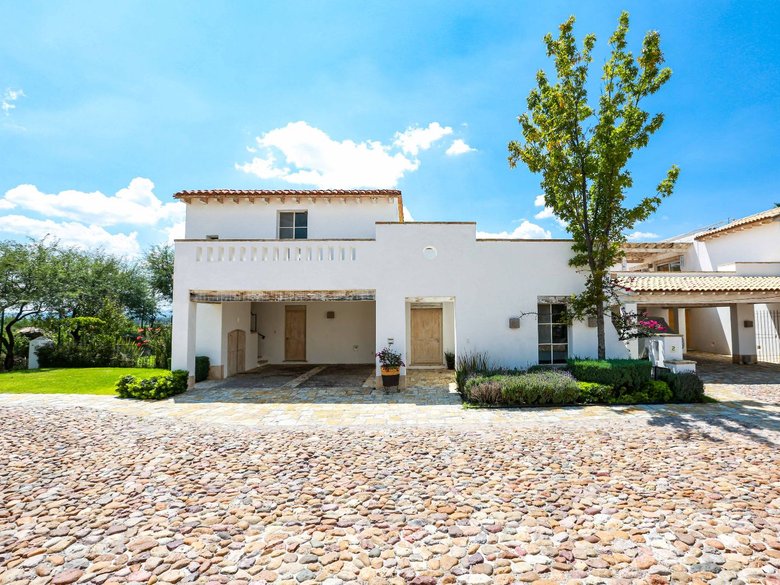 CASA TRUENOS — 1 photos