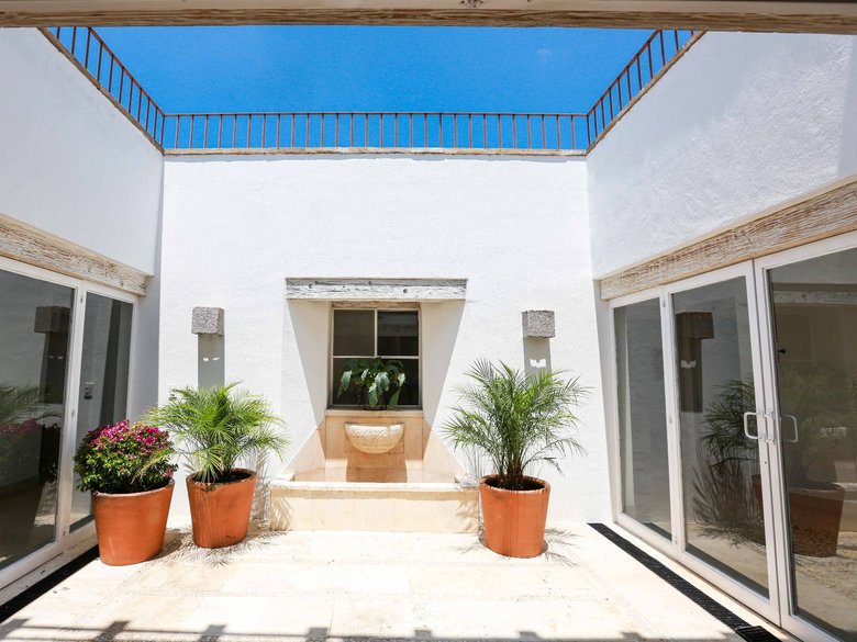 CASA TRUENOS — 2 photos