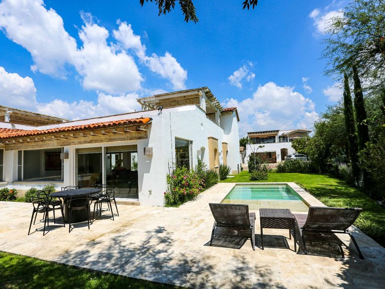 CASA TRUENOS — 25 photos