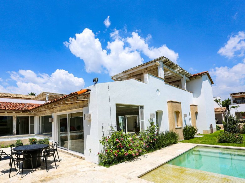 CASA TRUENOS — 24 photos