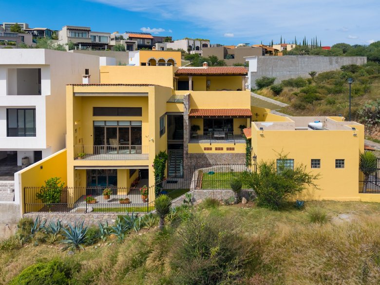 CASA RONDA DOS — 2 fotos