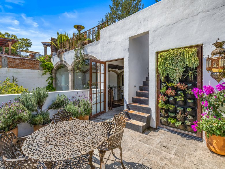 Casa Clae — 35 photos