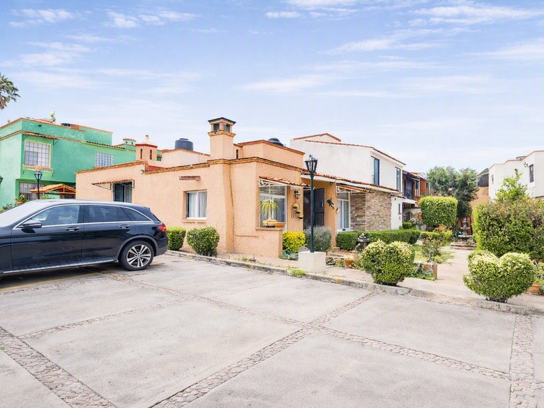 Acojedora Casa con Jardín — 4 photos