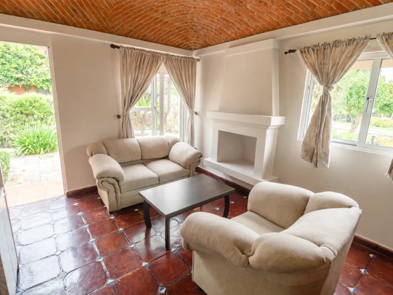 Acojedora Casa con Jardín — 6 photos