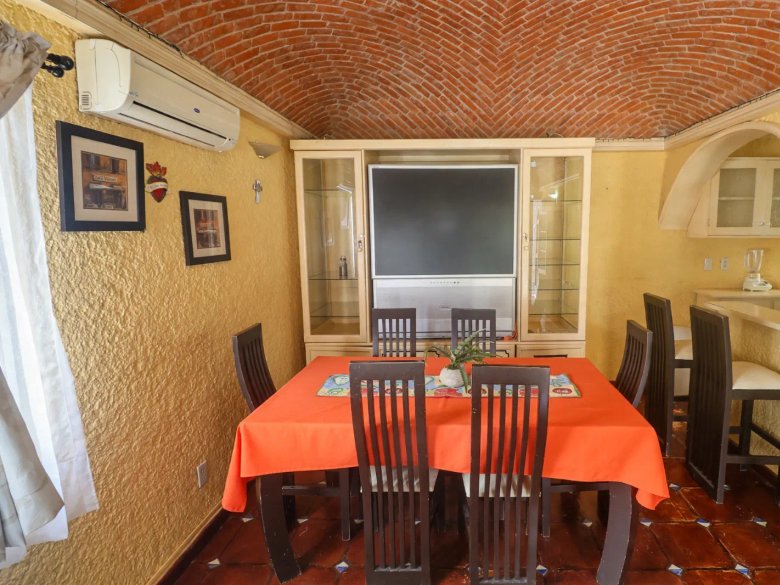 Acojedora Casa con Jardín — 8 photos