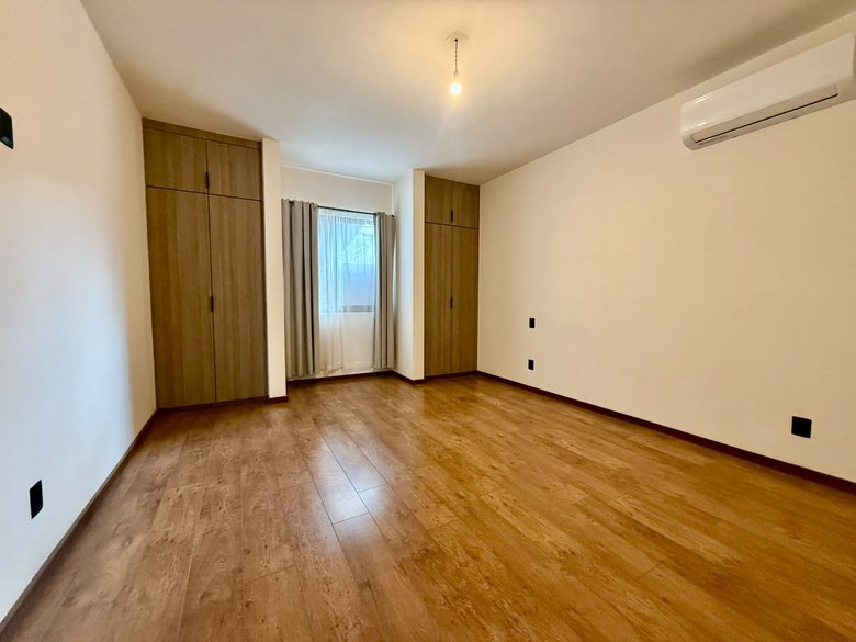 Nueva Escondida Living | 4BR — 10 photos