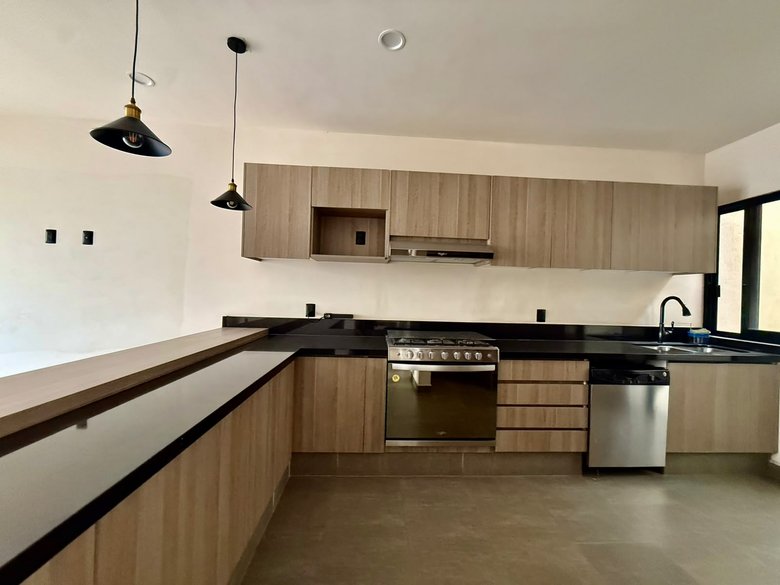 Nueva Escondida Living | 4BR — 5 photos