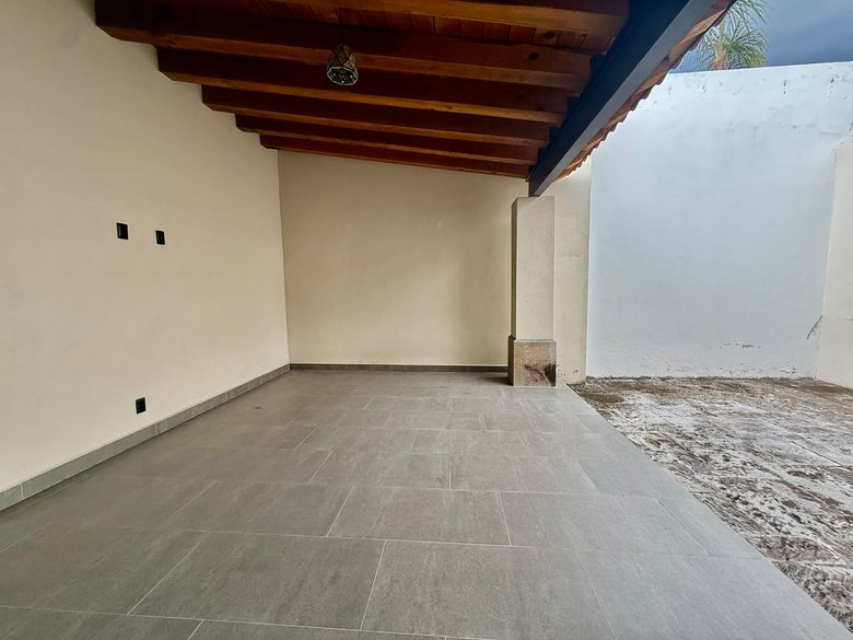 Nueva Escondida Living | 4BR — 8 photos