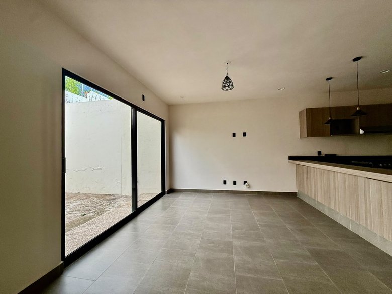 Nueva Escondida Living | 4BR — 3 photos