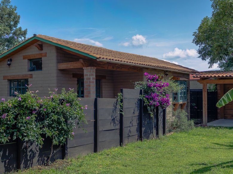 CASA ARBOLEDAS — 28 fotos