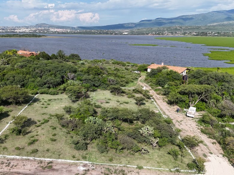 LOTE 1 PRIME FRENTE A LA PRESA EN VENTA — 4 photos