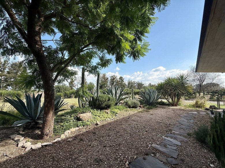CASA 4 LAJA COUNTRY — 8 photos