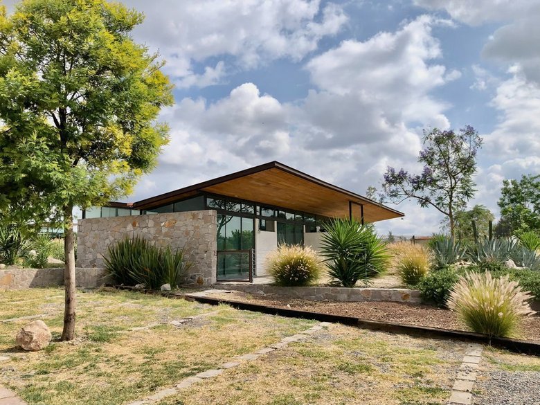 CASA 4 LAJA COUNTRY — 2 photos
