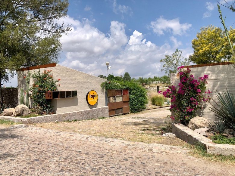 CASA 4 LAJA COUNTRY — 16 photos