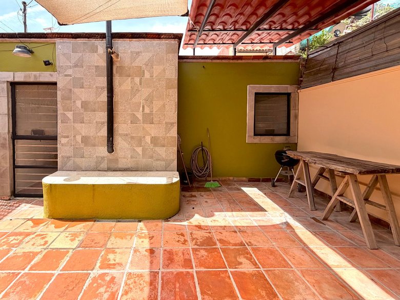 CASA ALLENDE — 6 photos
