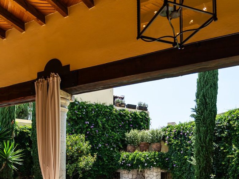 Casa Bella — 13 photos
