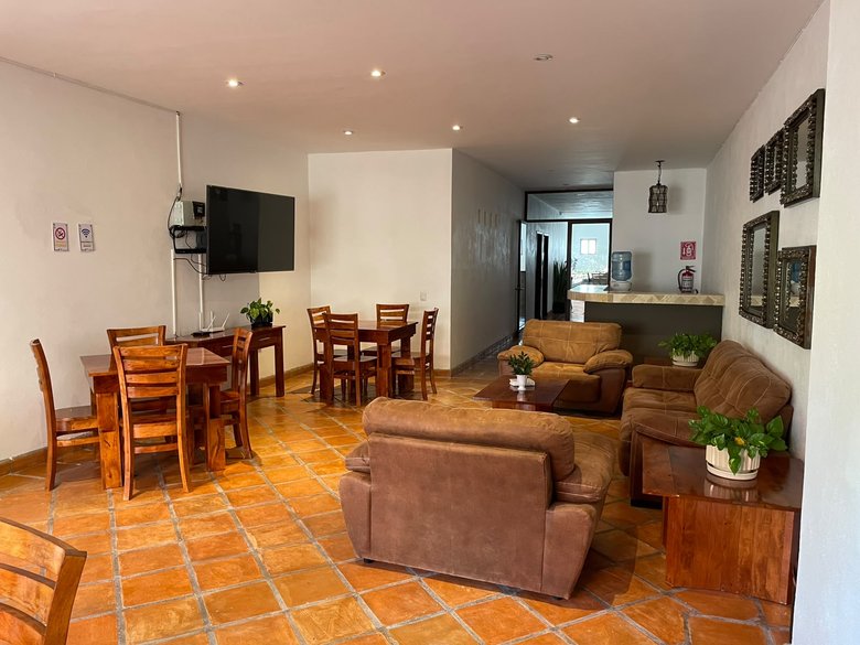 San Mateo Apartment — 18 photos