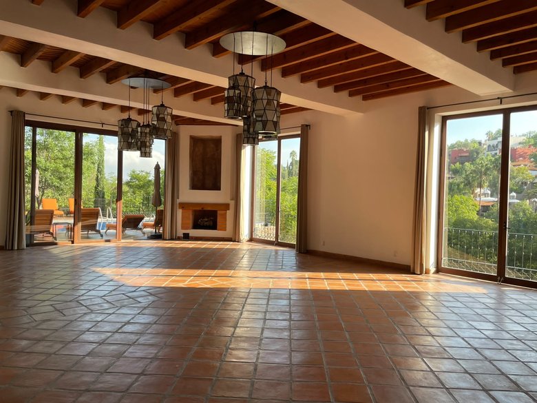 San Mateo Apartment — 21 photos