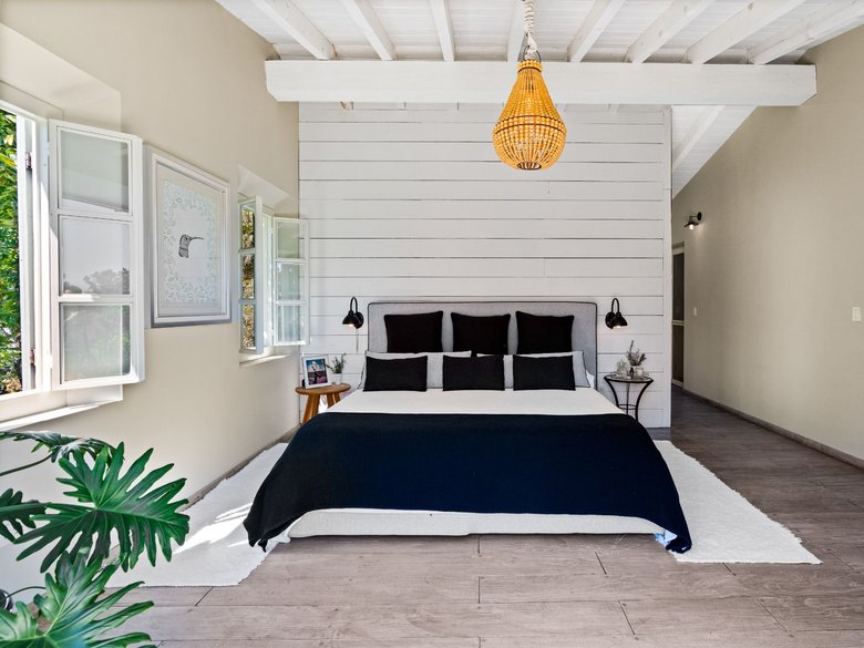 CASA POEMA — 4 photos